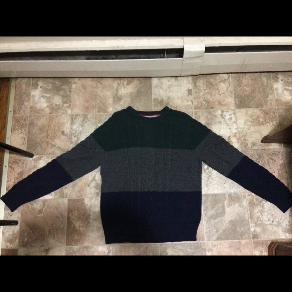 Men’s Tommy Hilfiger Sweater.